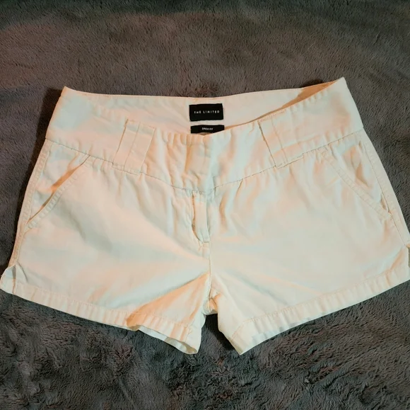 THE LIMITED Drew Fit White Shorts Size 6 EUC - Picture 1 of 11